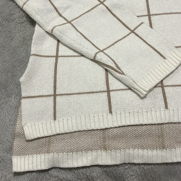 •SOLD• Checkered Cream Turtleneck Sweater - Picture 6 of 8